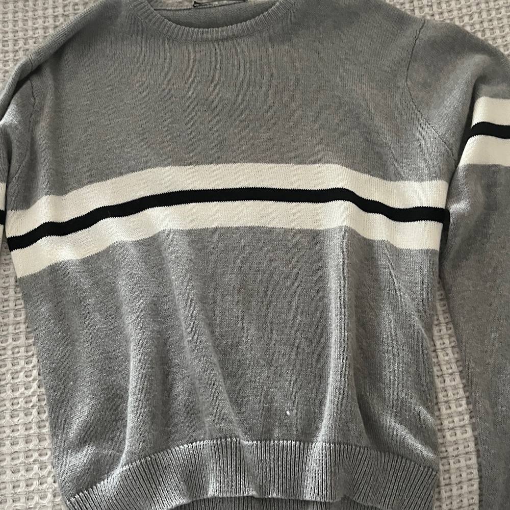 RARE Brandy Melville Sweater, great condition! Offers accepted!!! Not sold @ BM
